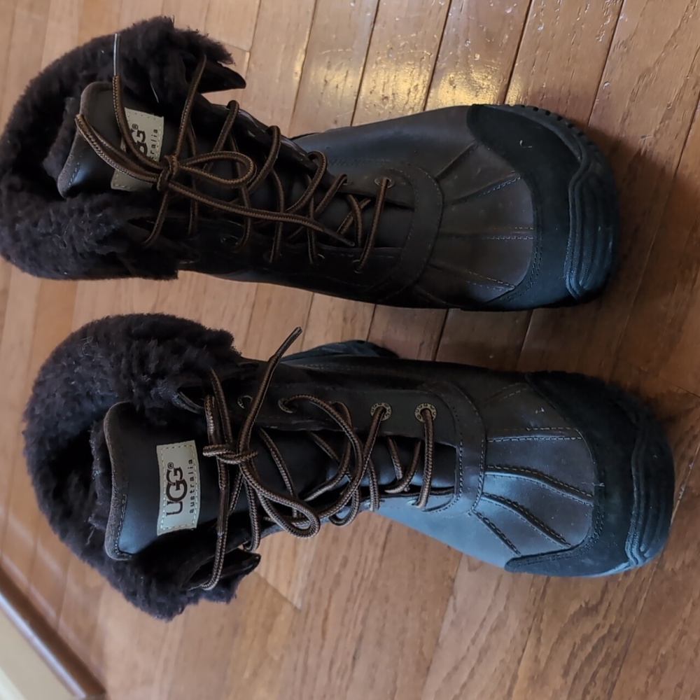 Ugg Adirondack Snow boots brown sz 8.5 worn once